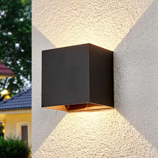 Evie – lampa ścienna zewnętrzna z żarówkami LED