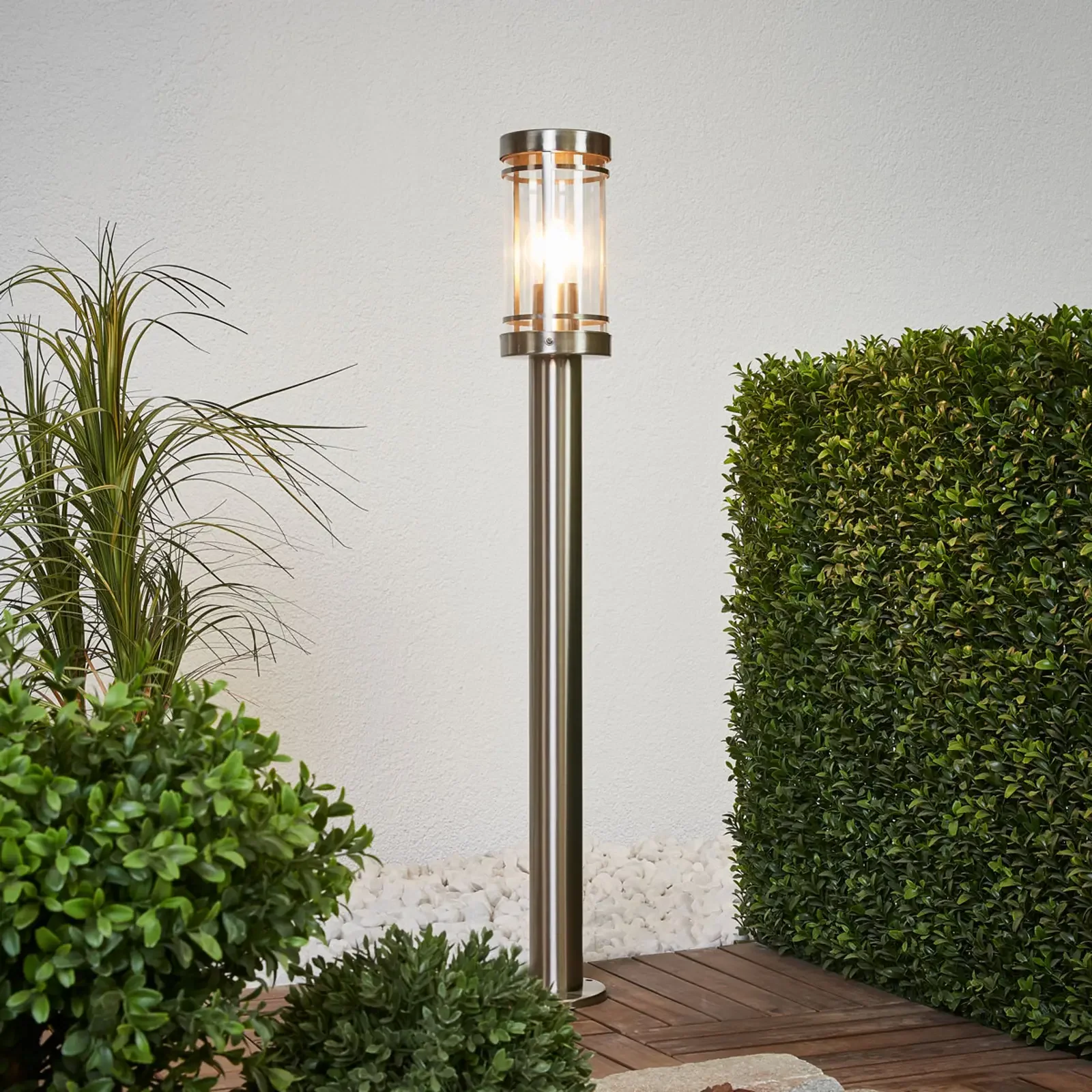 Lampa drogowa Djori wykonana jest ze stali nierdzewnej