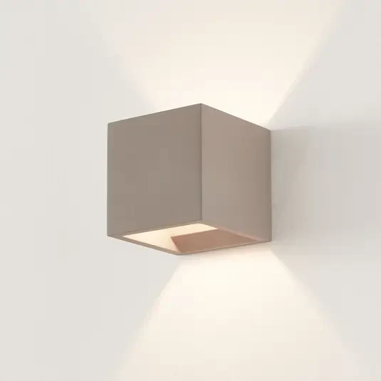 Kwadratowa lampa ścienna Lindby Jayden