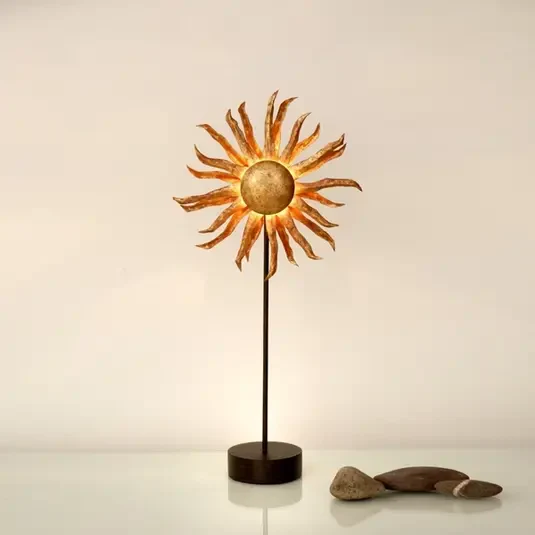 Złota lampa stołowa LED