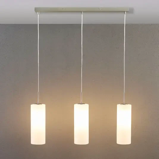 Vinsta – lampa wisząca trzypunktowa z białym szkłem