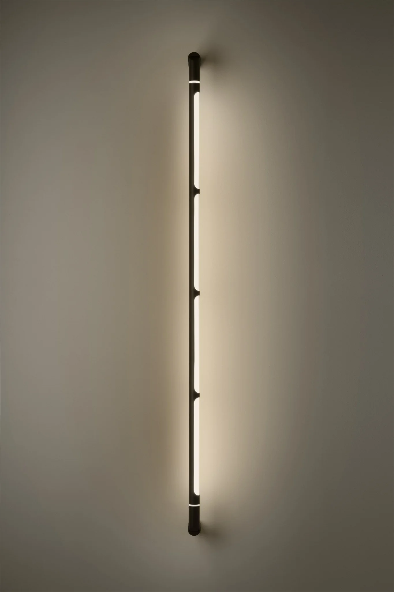 LAMPA ARCO CZARNY od ESTILUZ