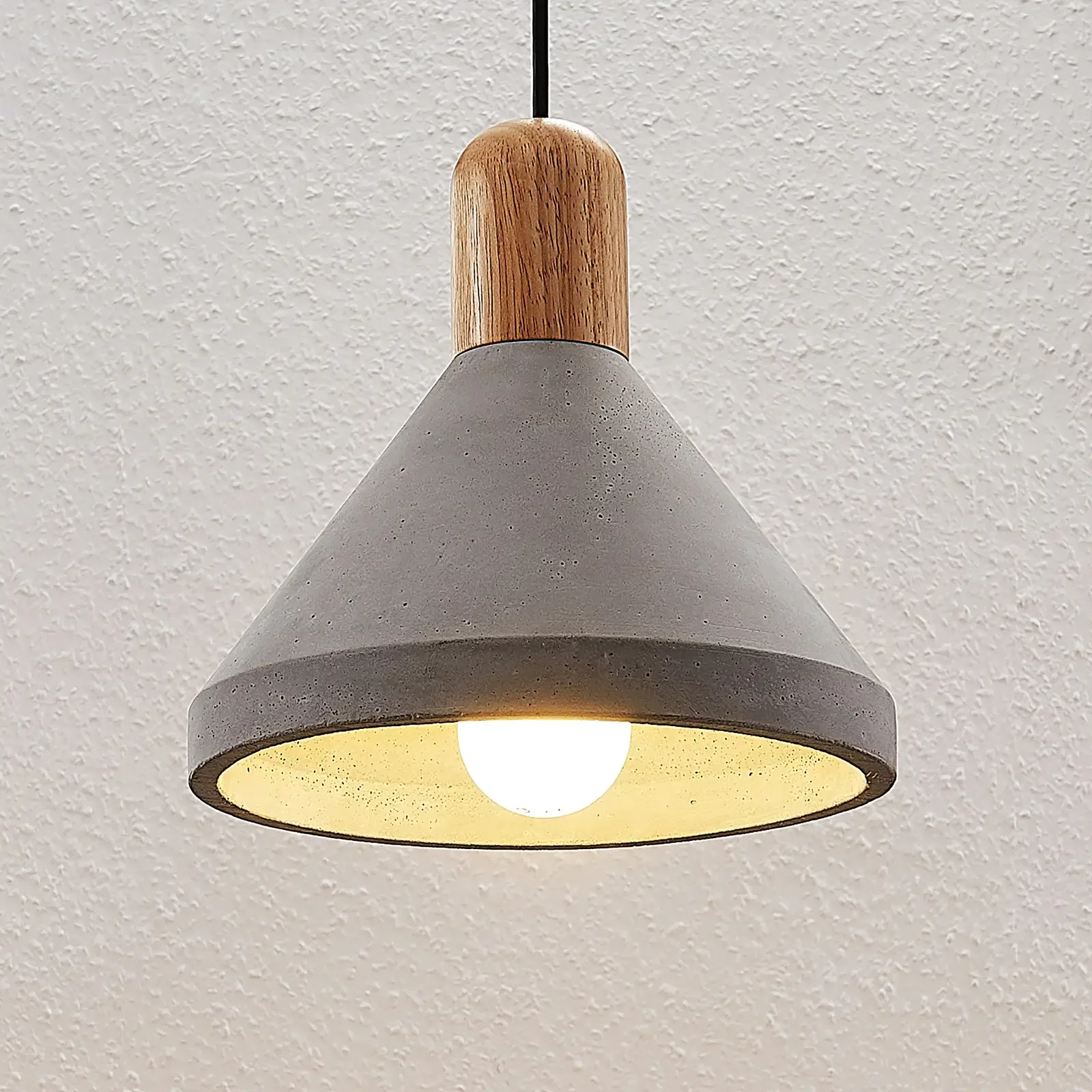 Lampa wisząca betonowa Caisy z drewnem, okrągła