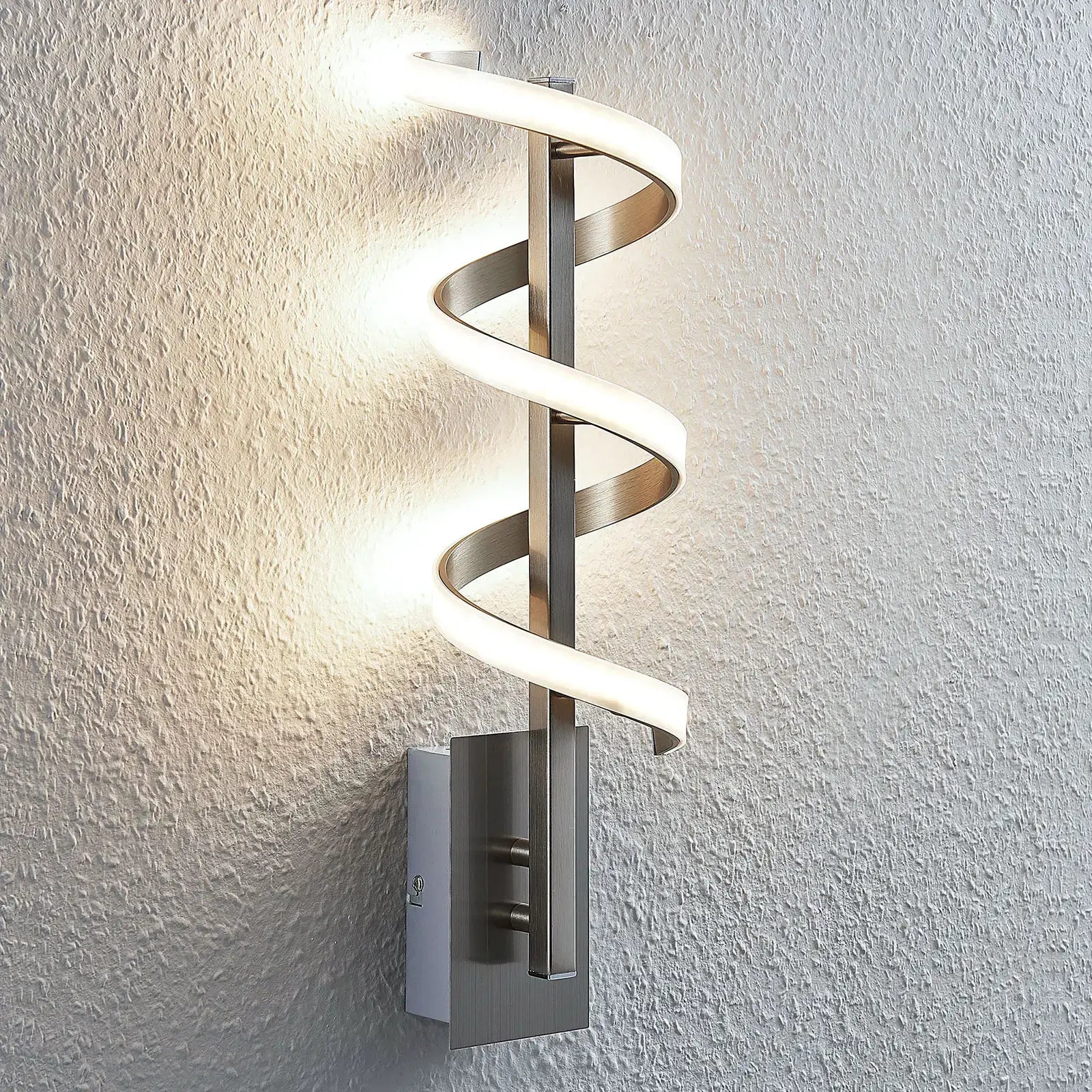 Skręcona lampa ścienna LED Pierre