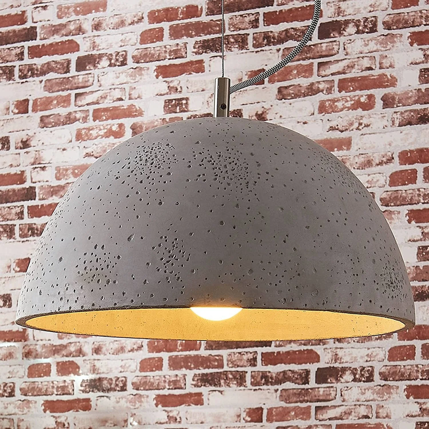 Lampa wisząca Lindby Jelin z kloszem betonowym