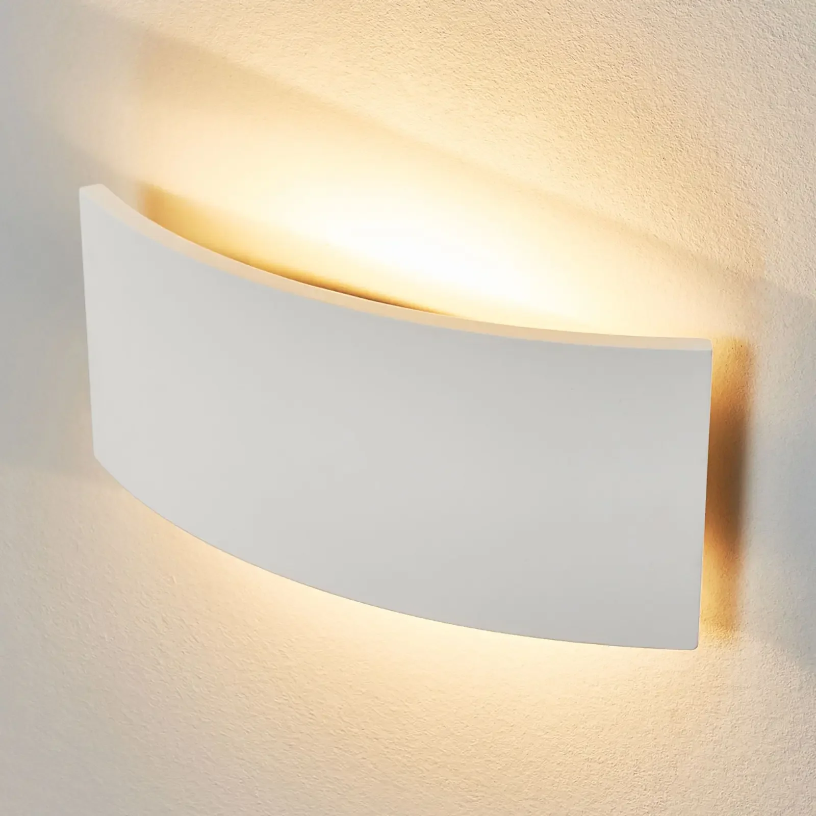 Ponadczasowa gipsowa lampa ścienna Naike