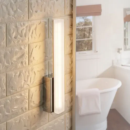 Wąska lampa ścienna LED Julie, IP44