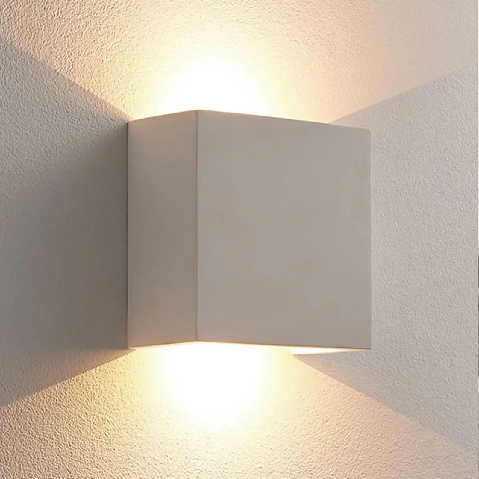 Anneke – kwadratowa lampa ścienna LED z gipsu