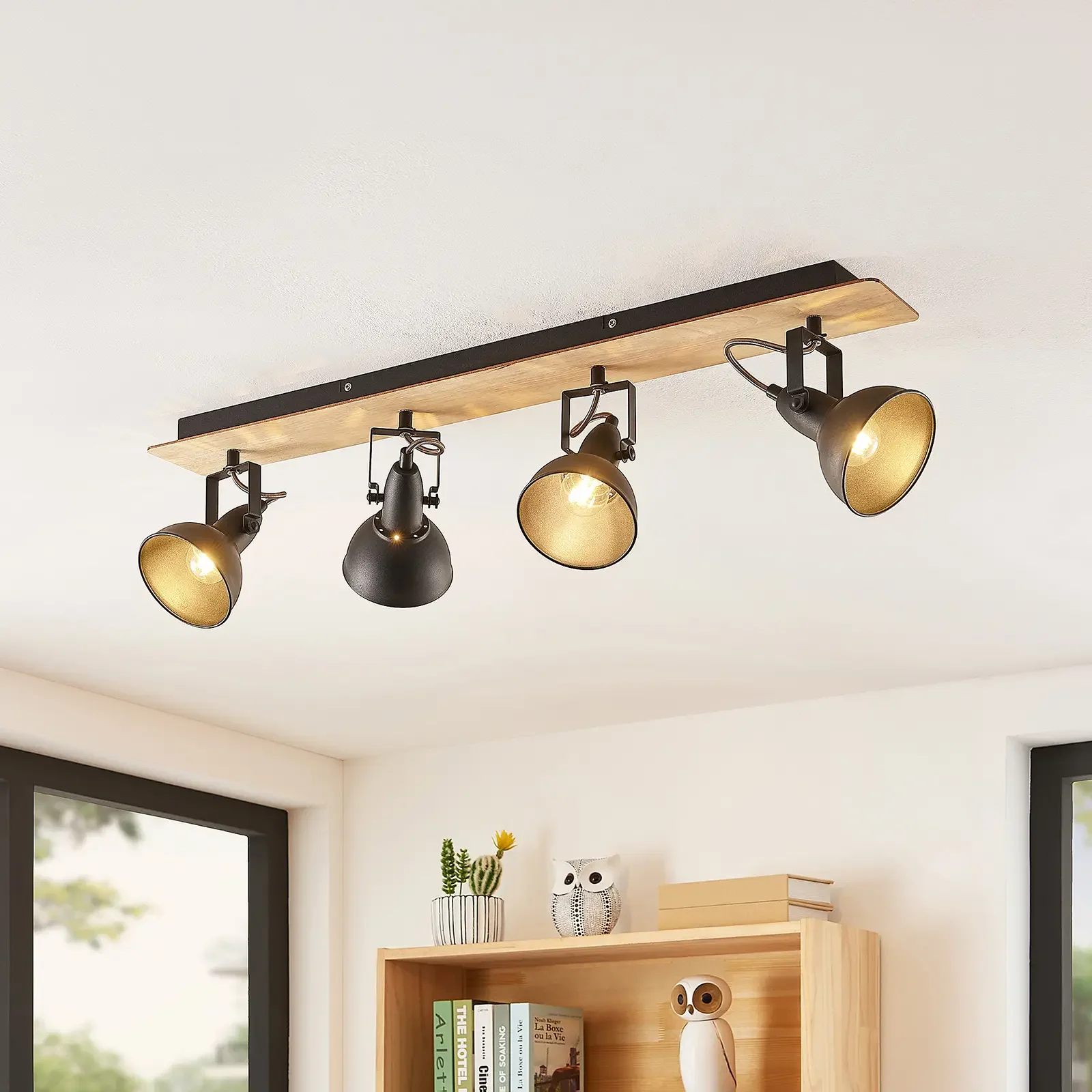 Lampa sufitowa Lindby Aylis, czarna, drewniana, 4-punktowa.