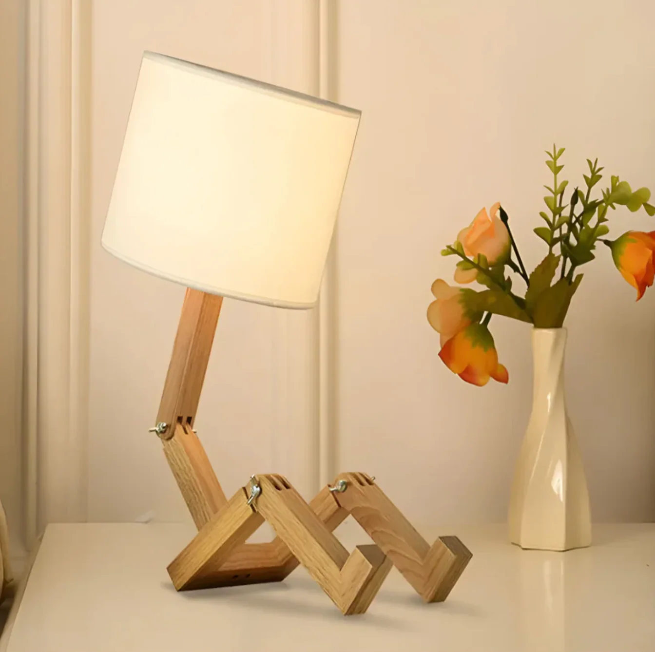 Designerska lampa stołowa drewniana w formie robota — regulowana lampka do salonu i pokoju dziecięcego