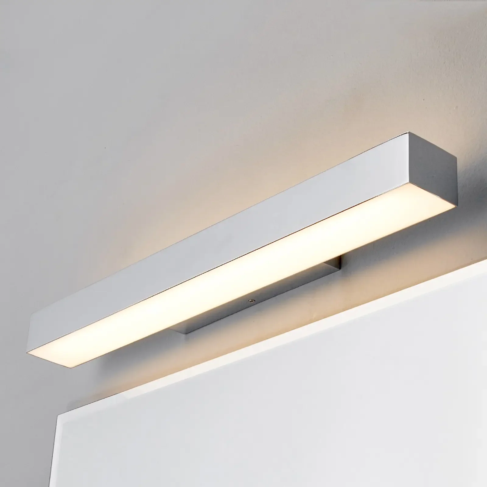 Kiana – kinkiet łazienkowy z chromowanymi diodami LED