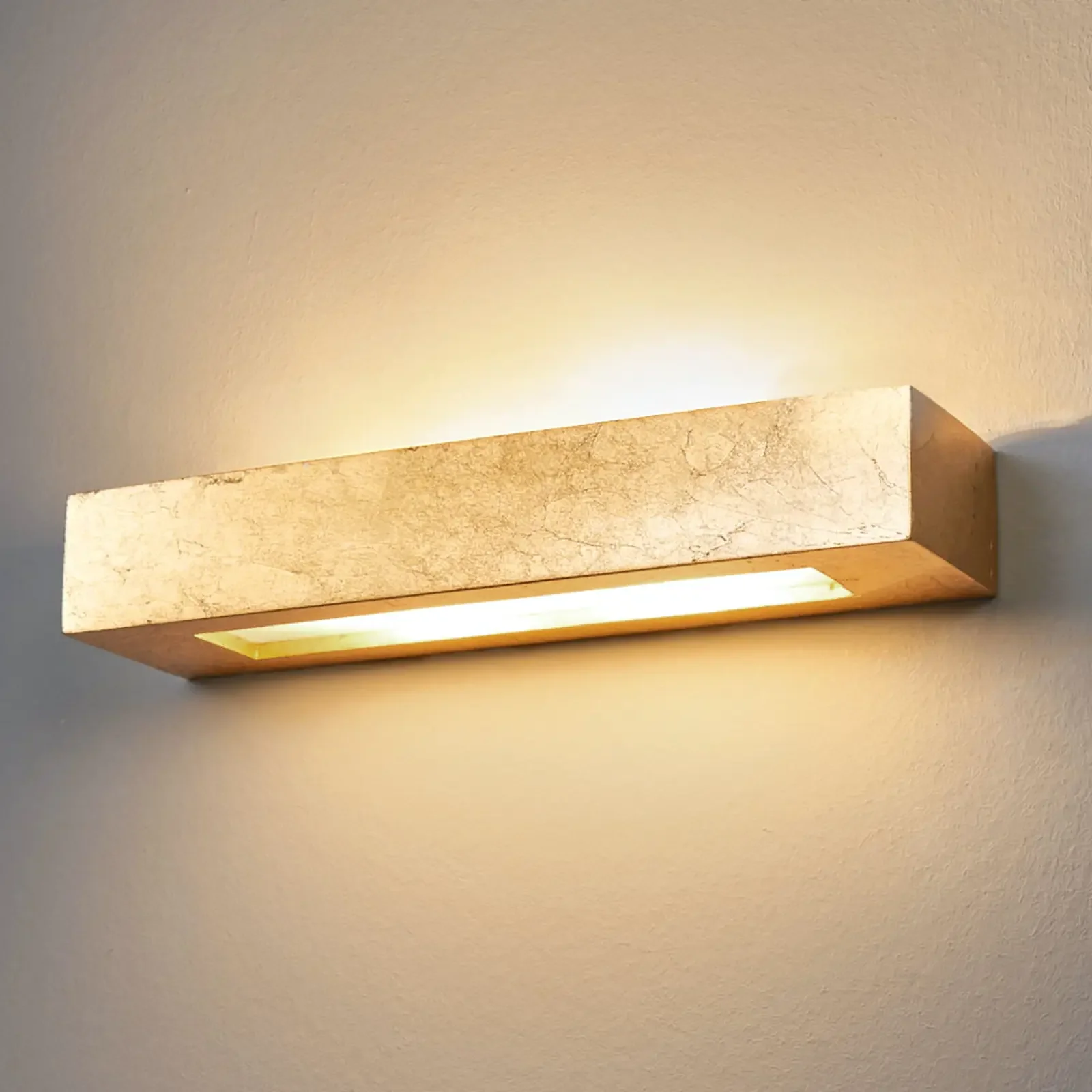 Złota kwadratowa lampa ścienna z gipsu Emina